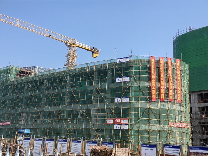 1693901660577.jpg 新鄉(xiāng)大數(shù)據(jù)產(chǎn)業(yè)園項目7#樓順利封頂.jpg