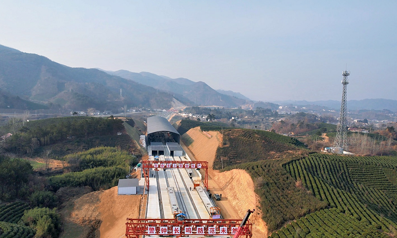 河南省首個(gè)山嶺重丘區(qū)集約化現(xiàn)代化預(yù)制梁場(chǎng)圓滿完成使命任務(wù)2.png