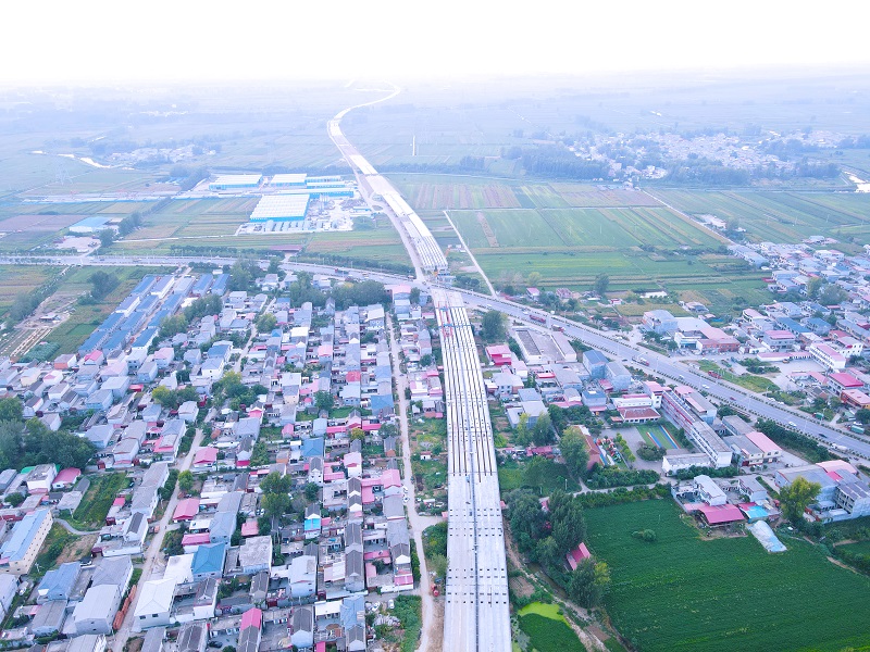 1725521389480.jpg 沈盧高速沈遂段6標一工區(qū)一關鍵線路預制箱梁安裝完成.jpg