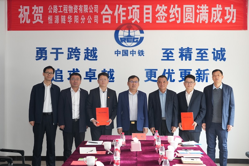 簽約合影2.jpg