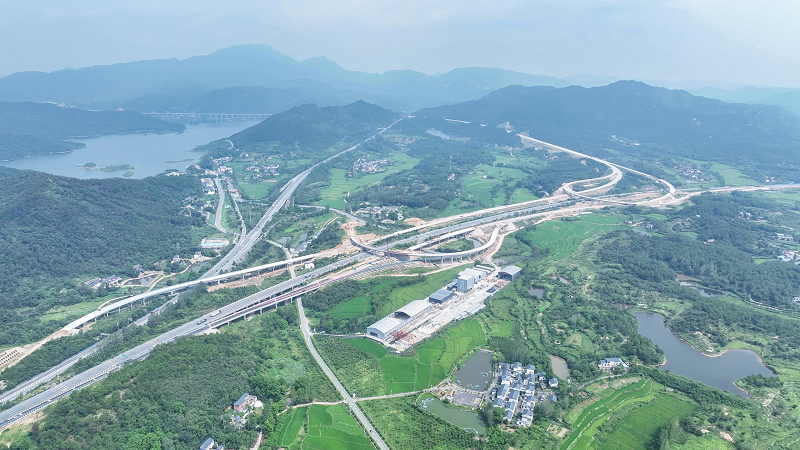 圖1 大別山高速明雞段何家沖互通.png